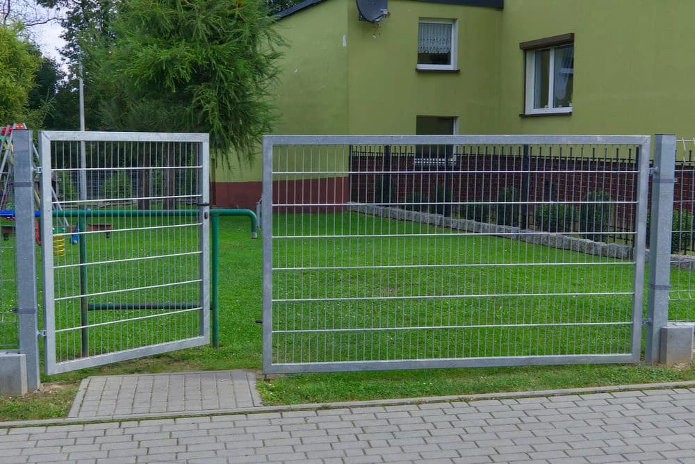 Vjezdová brána po odborné montáži