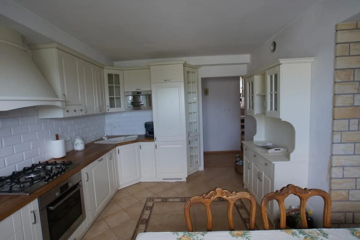 Tradiční kuchyně na míru s úložným prostorem