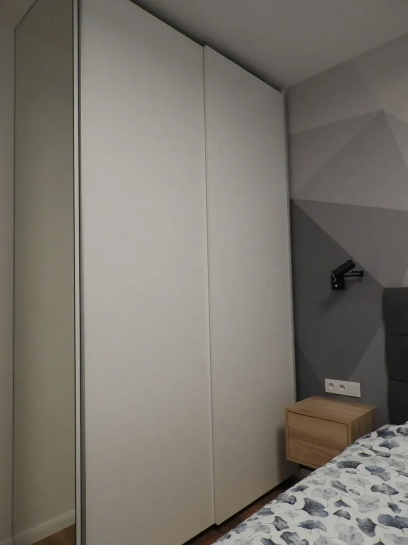 Atypická vestavěná skříň